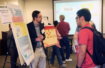 Ph.D. student Bart Knijnenburg presents poster on personalization and privacy at Forum Open House