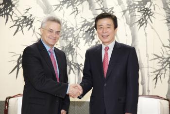 Prof. Scacchi with Daegu Mayor Kim Bumil