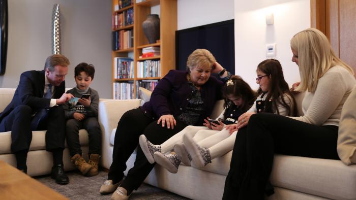 Norwegian Prime minister Erna Solberg, Foreign minister Børge Brende and Crown Princess Mette Marit with Syrian Children promoting EduApp4Syria on prime-time TV. Photo: NRK.