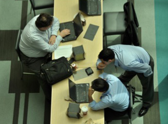 Measuring information technology use 'in situ' with different sensors